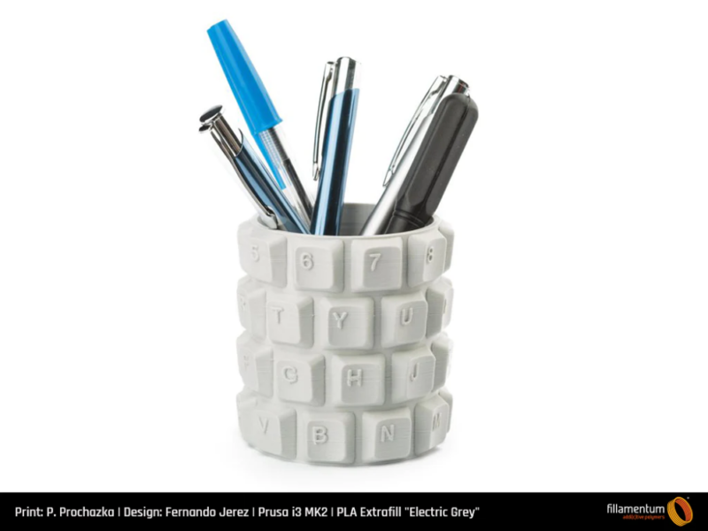 PLA_Extrafill_Electric_Grey_P._Prochazka_Customizable_Keyboard_PenholderBox-Portugal-Espana-Evolt-Impressao-3D